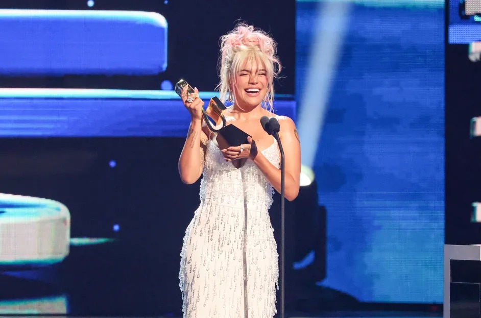 Karol G en el escenario de los Premios Billboard de la Música Latina 2023 en el Watsco Center el October 5, 2023 en Coral Gables, Florida. Christopher Polk para Billboard ENGLISH