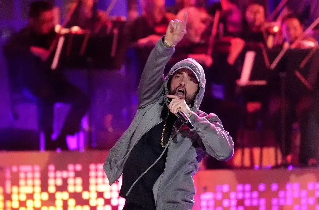 Eminem fue también el encargado de producir el concierto que sirvió para reinaugurar la antigua estación de tren de Detroit. Foto Ap